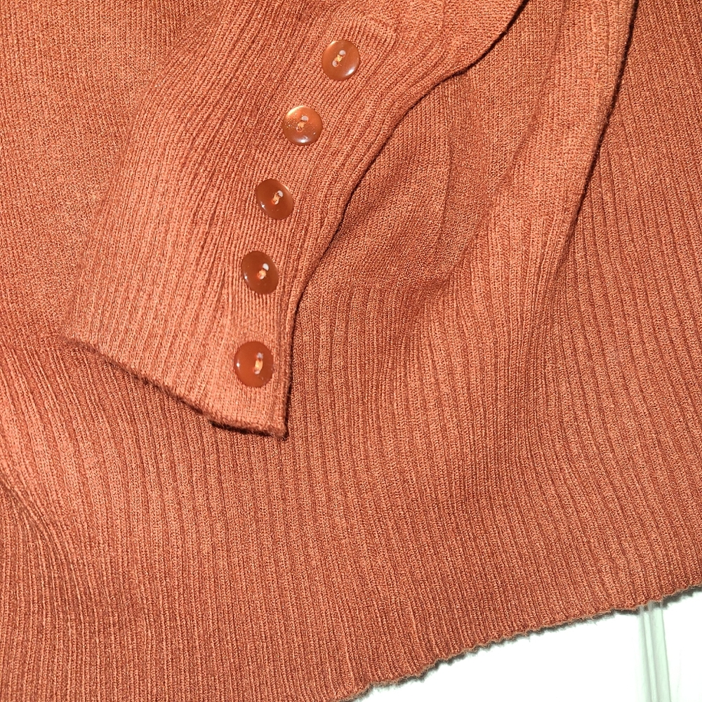 Woman's Tops - Picture 15 of 15